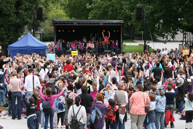 gal/2010/2010 Saitentwist Weltkindertag Burgplatz Essen 20.09.JugendhilfegGmbH Essen/2010 Saitentwist Weltkindertag Burgplatz Jugend Hilfe gGm20.09. 008.jpg